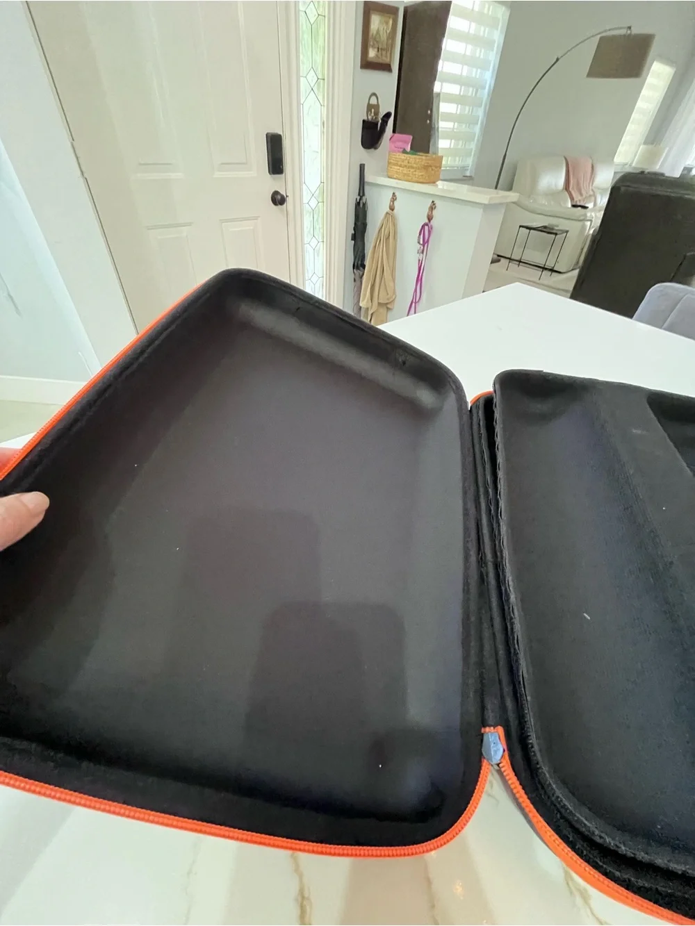Hard side travel case with inside padding dividers to transport wine or bottles